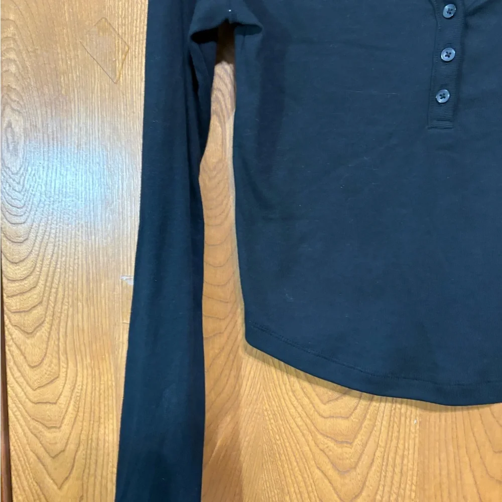 No Boundaries Black Buttoned Deep V neckline and Long Sleeve Tee - Picture 4 of 7